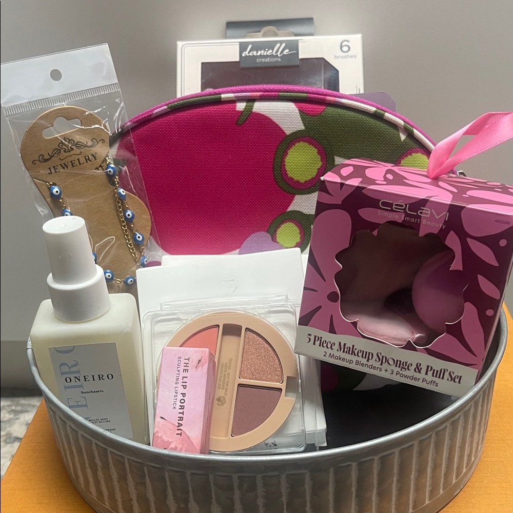 Clinique Makeup bag w/Gucci beauty items and metal tray | will add more!